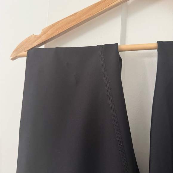 ALO Yoga Black and White Athletic Pants - Picture 8 of 8